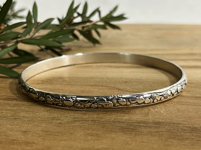 Alannah Sheridan Etched bangle sterling silver Australian jewellery artist Town & Country Gallery Gippsland