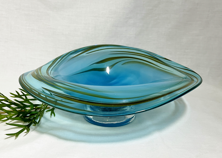 James McMurtrie Glass small bowl Australian artist Town & Country Gallery Gippsland